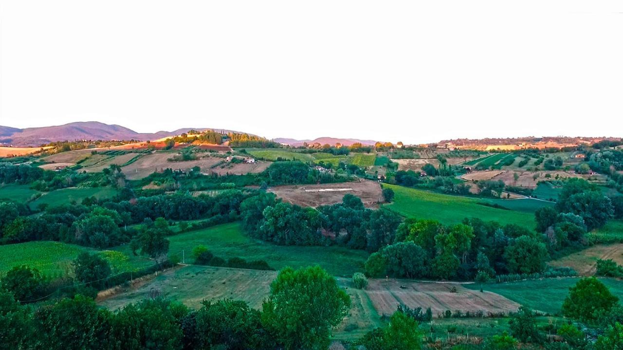 오트리콜리 Casale San Pietro B&B 외부 사진