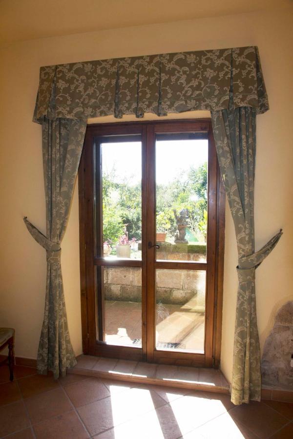 오트리콜리 Casale San Pietro B&B 외부 사진
